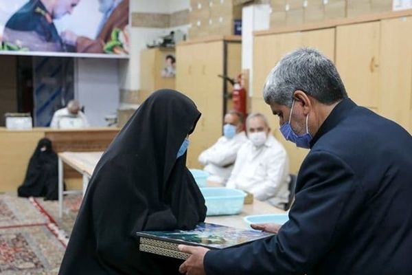 تجلیل از مادران و همسران شهدا در حرم مطهر امام رضا(ع)