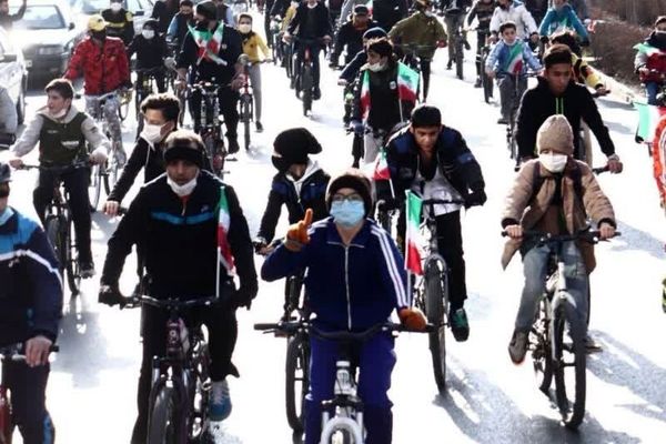 رژه دوچرخه سواران مشهدی به مناسبت گرامیداشت دهه فجر