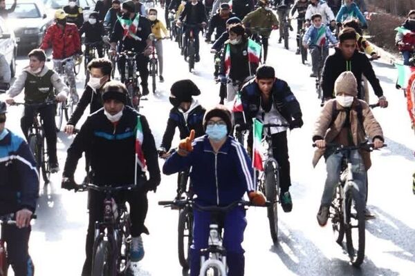 رژه دوچرخه سواران مشهدی به مناسبت گرامیداشت دهه فجر