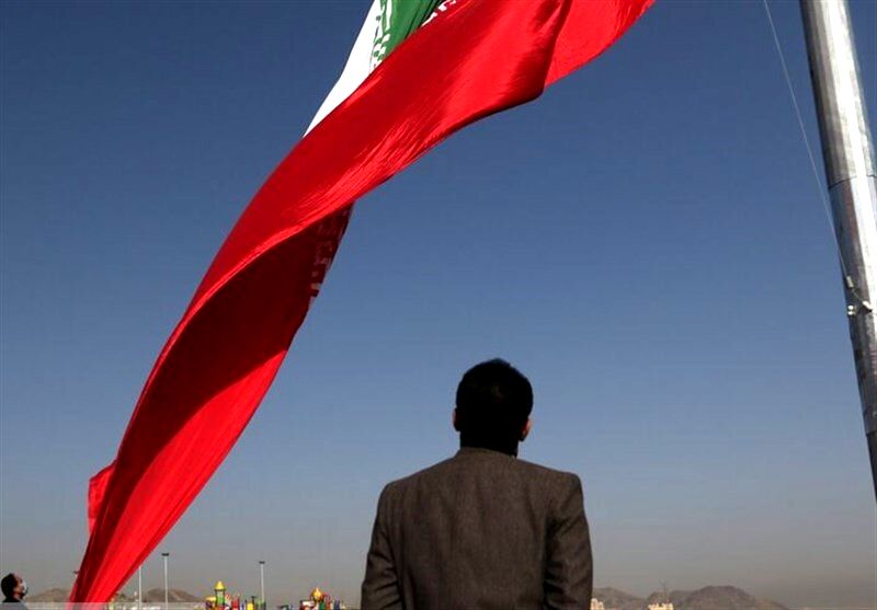 بزرگترین "پرچم ایران" در شرق کشور همزمان با دهه فجر به اهتزاز درآمد