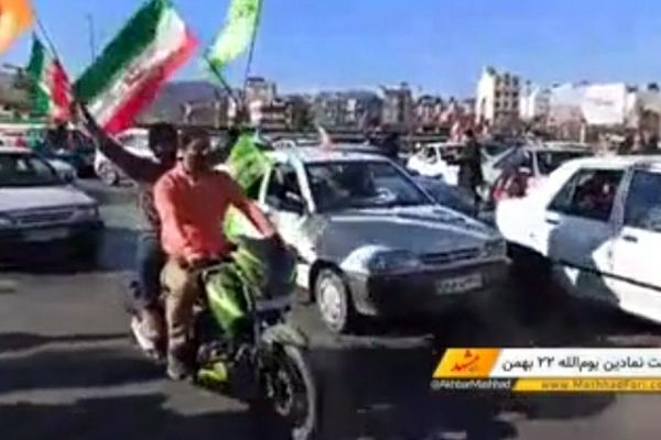 حرکت نمادین خودرویی و موتوری یوم‌الله ٢٢ بهمن در مشهد برگزار شد