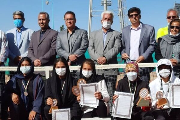 مقام سوم مسابقات تنیس در دست دختران مشهدی