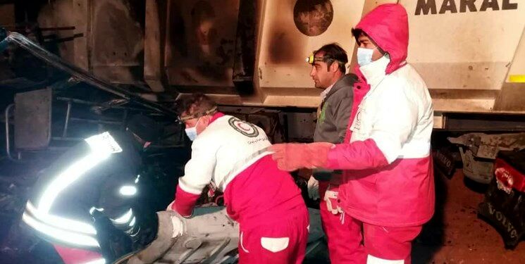 یک فوتی در برخورد تریلی با ایسوزو در جاده تربت‌حیدریه