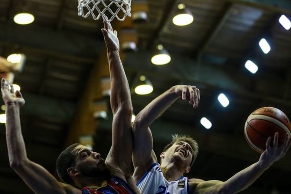 شکست صرب‌های مشهدی از  آمریکایی‌های قزوین