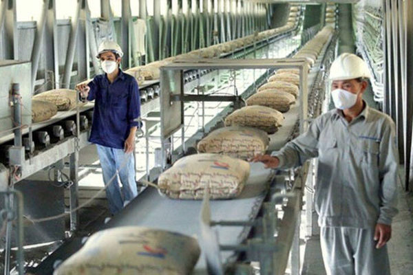 صادرات ۳۴۵ هزار تن سیمان از گمرک دوغارون به افغانستان