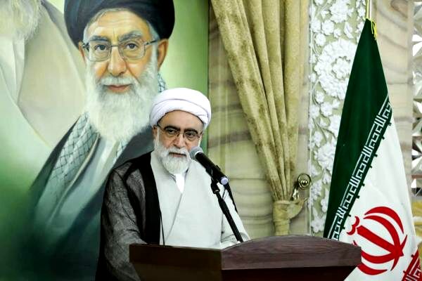 نباید رفت‌ و آمد افرادی در خارج از کشور بر وضعیت اقتصادی و قیمت اجناس بازار ما تأثیرگذار باشد