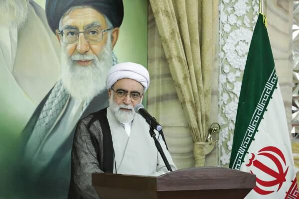نباید رفت‌ و آمد افرادی در خارج از کشور بر وضعیت اقتصادی و قیمت اجناس بازار ما تأثیرگذار باشد