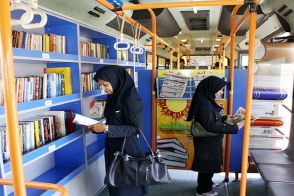 کتابخانه سیار در حاشیه شهر مشهد/ مجهز شدن ایستگاه‌های متروی مشهد به کتابخانه