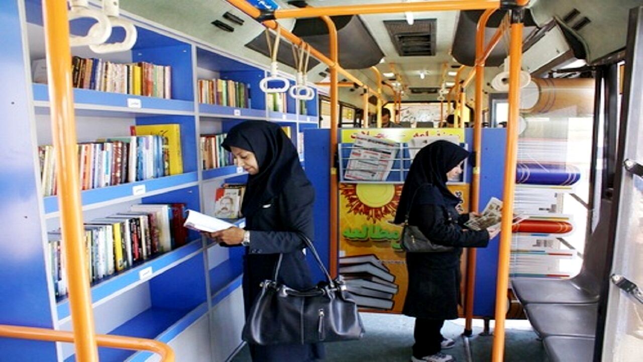 کتابخانه سیار در حاشیه شهر مشهد/ مجهز شدن ایستگاه‌های متروی مشهد به کتابخانه