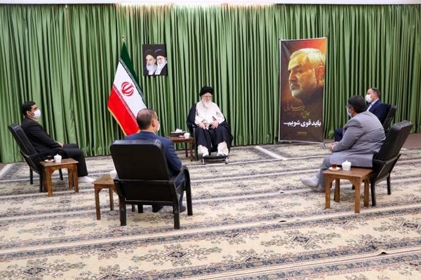 نگذارید زندگی کارگری ملعبه سیاسیون شود