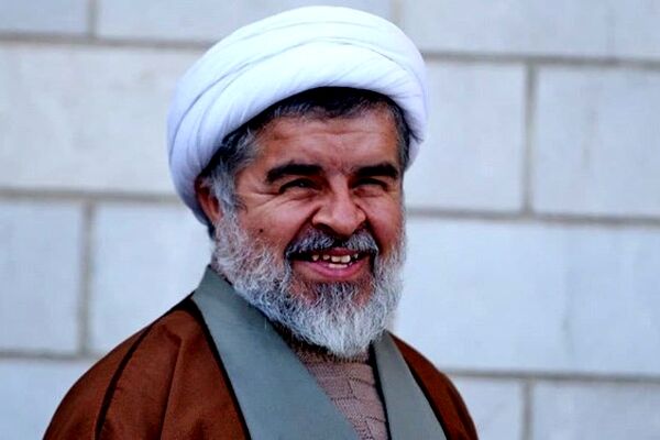 حجت‌الاسلام راستگو، همسایه مرحوم شیخ احمد کافی در مشهد می‌شود