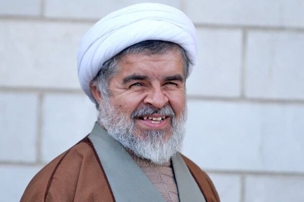 حجت‌الاسلام راستگو، همسایه مرحوم شیخ احمد کافی در مشهد می‌شود