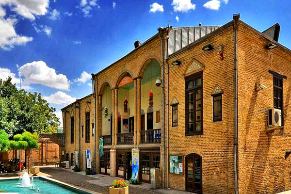 لحظاتی خوش در خانه تاریخی ملک مشهد