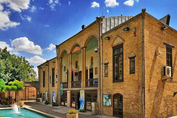 لحظاتی خوش در خانه تاریخی ملک مشهد