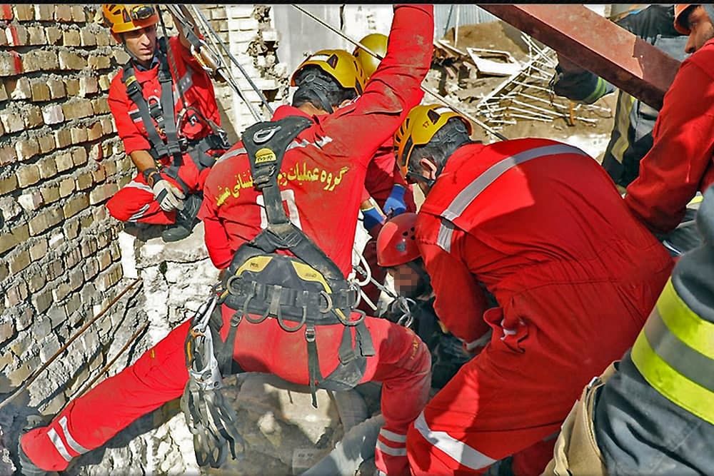 سقوط کارگر جوان به یک چاه در بولوار سجاد مشهد