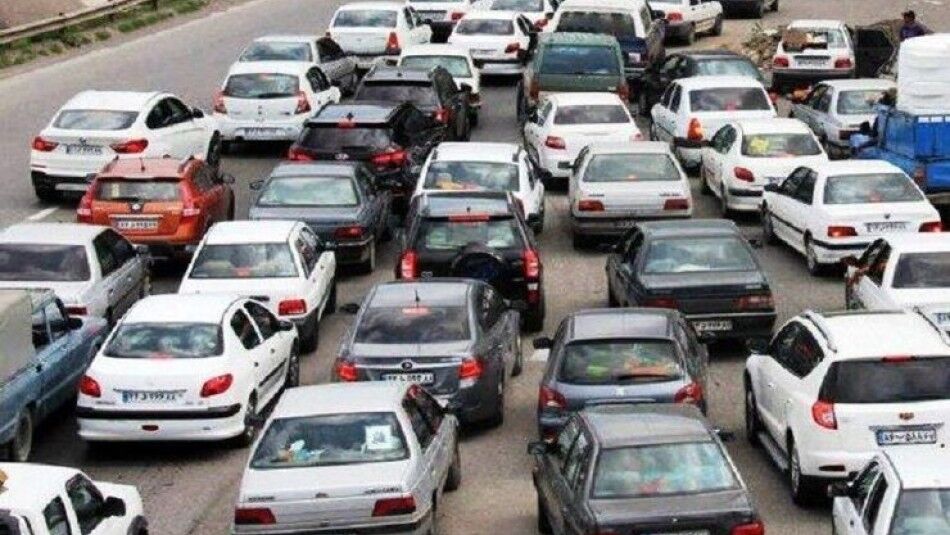 ترافیک در خروجی‌های مشهد پُرحجم است