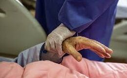 پایش کرونا در ۲۳ مرکز سالمندان خراسان رضوی در حال اجراست