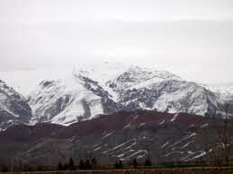 نجات جان 4 جوان گرفتار در كوه با کمک پلیس چناران