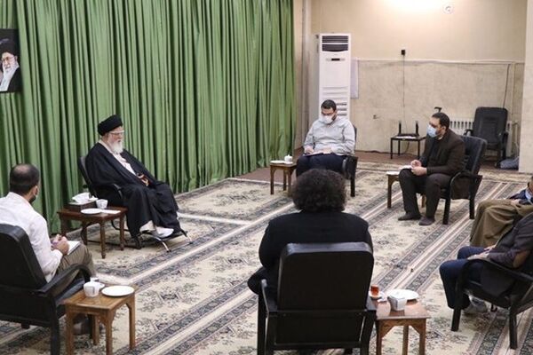 باید تربیت‌کننده هنرمندان انقلابی و ارزشی باشیم