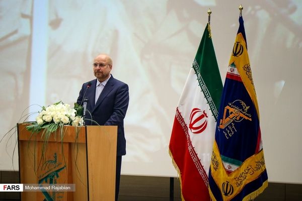 در حل مشکلات اقتصادی مردم هرگز نگاه سیاسی نداریم