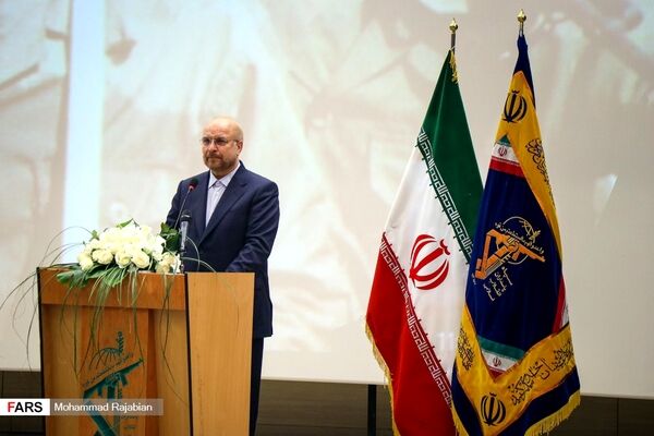 در حل مشکلات اقتصادی مردم هرگز نگاه سیاسی نداریم