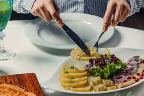 غذا خوردن در این زمان به لاغری کمک می‌کند