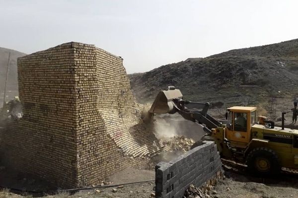 تخریب 3 ویلا در پی آزادسازی اراضی و منابع طبیعی استان خراسان رضوی