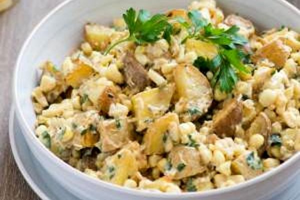 طرز تهیه سالاد سیب زمینی رستورانی