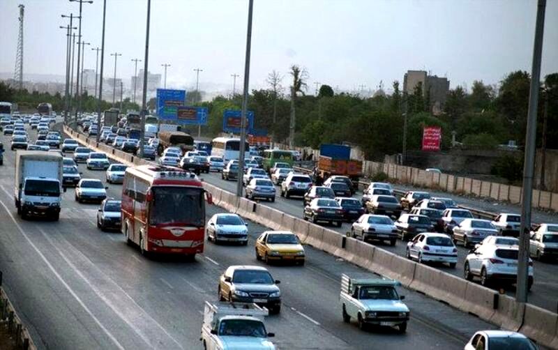 ترافیک برخی خروجی‌های مشهد نیمه‌سنگین است