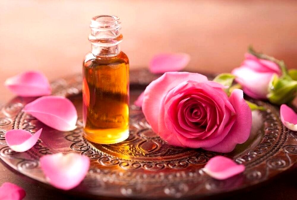 استشمام عطر خوش گلاب برای روزه‌داران مفید است