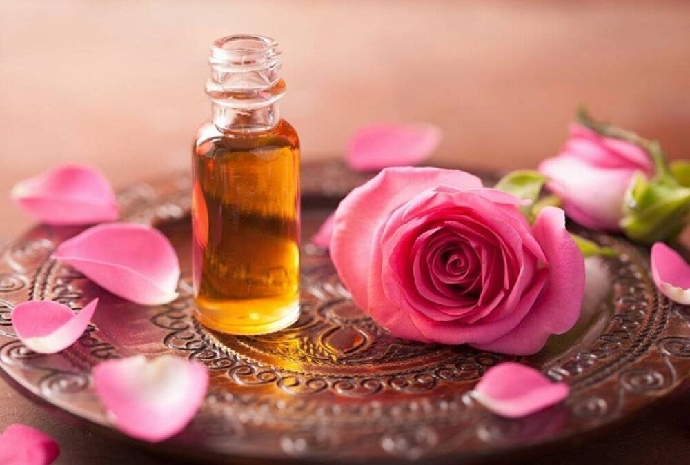 استشمام عطر خوش گلاب برای روزه‌داران مفید است