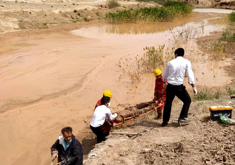 نجات شهروند رضویه مشهد از باتلاق رودخانه