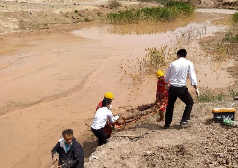 نجات شهروند رضویه مشهد از باتلاق رودخانه