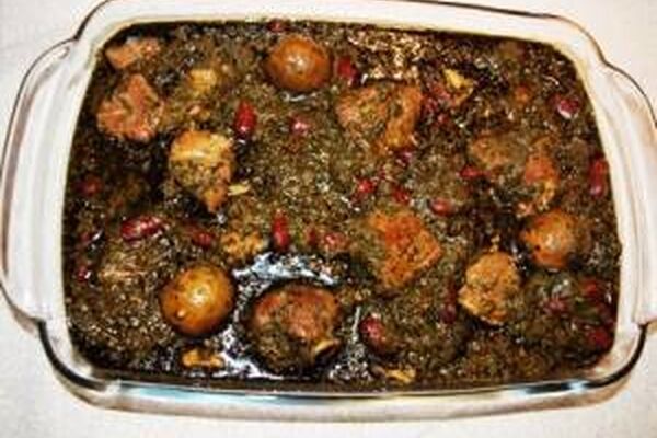 دستور تهیه خوشمزه ترین خورش “قورمه سبزی با مرغ” خانگی