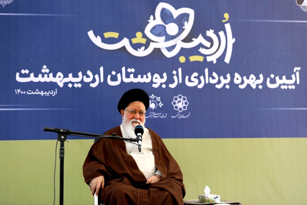 قیمت گلدان‌ خیابان‌های مرفه‌نشین مشهد هزینه آسفالت کوچه‌های حاشیه شهر است