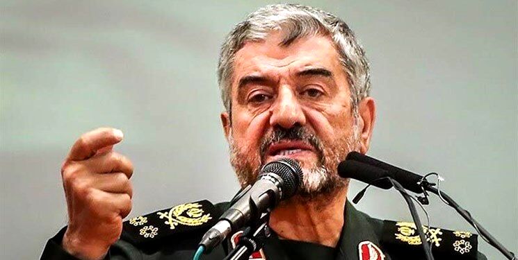 خودسازی و جامعه‌سازی و حرکت به سمت جامعه نوین اسلامی از مؤلفه‌های گام دوم انقلاب است