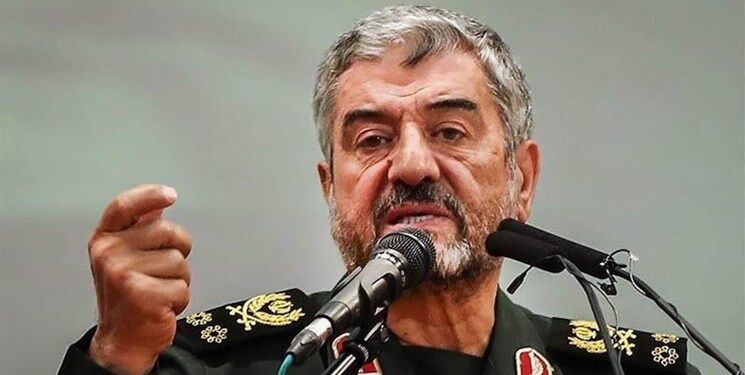 خودسازی و جامعه‌سازی و حرکت به سمت جامعه نوین اسلامی از مؤلفه‌های گام دوم انقلاب است