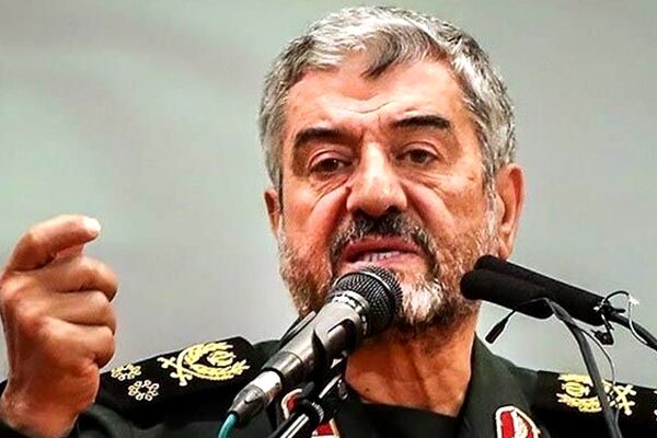 خودسازی و جامعه‌سازی و حرکت به سمت جامعه نوین اسلامی از مؤلفه‌های گام دوم انقلاب است