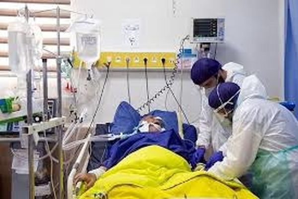 نوجوان مشهدی داوطلب کمک به بیماران کرونایی/ کمک به قیمت گذشتن از جان