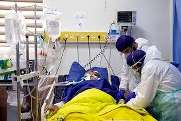 نوجوان مشهدی داوطلب کمک به بیماران کرونایی/ کمک به قیمت گذشتن از جان