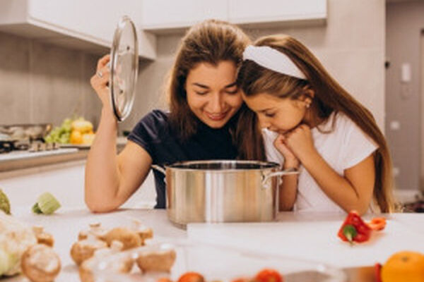 ظرف مناسب برای پخت و سرو غذای کودک کدام است؟