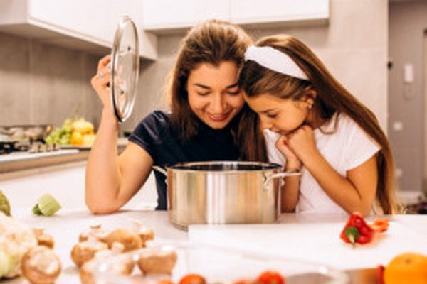 ظرف مناسب برای پخت و سرو غذای کودک کدام است؟