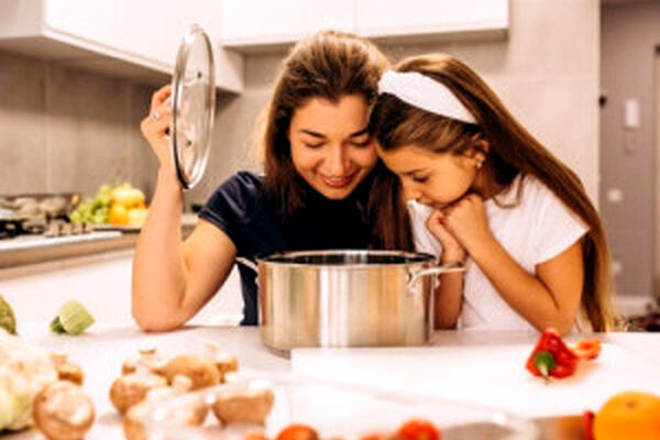 ظرف مناسب برای پخت و سرو غذای کودک کدام است؟