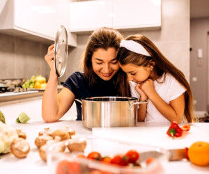 ظرف مناسب برای پخت و سرو غذای کودک کدام است؟