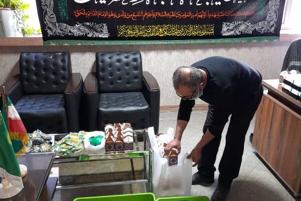 توزیع بسته متبرک رضوی برای فعالان رسانه ای مبتلا به کرونا