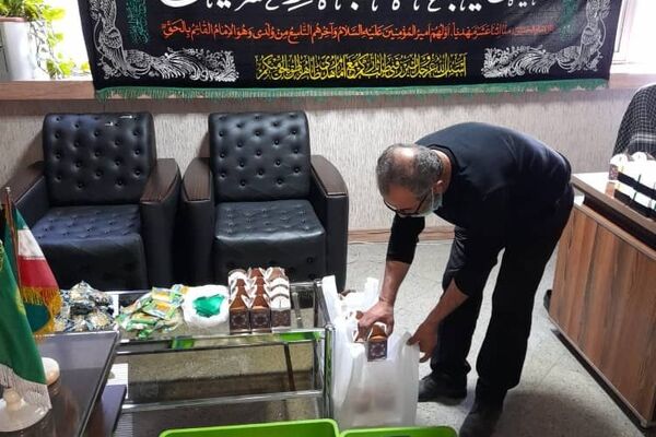 توزیع بسته متبرک رضوی برای فعالان رسانه ای مبتلا به کرونا