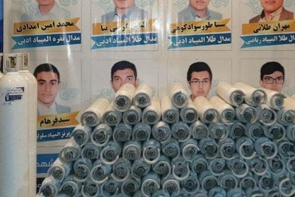 تأمین کپسول اکسیژن برای کرونایی‌ها توسط دانش‌آموزان و معلمان یک مدرسه در مشهد