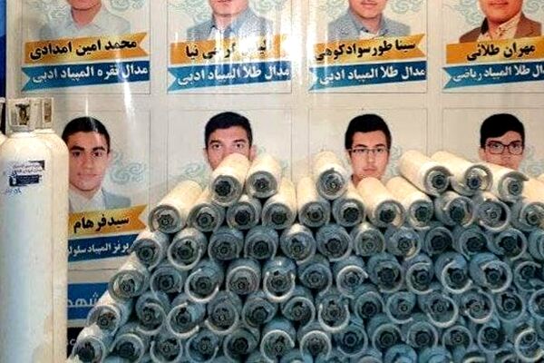 تأمین کپسول اکسیژن برای کرونایی‌ها توسط دانش‌آموزان و معلمان یک مدرسه در مشهد