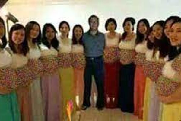 بارداری همزمان 13 همسر یک مرد