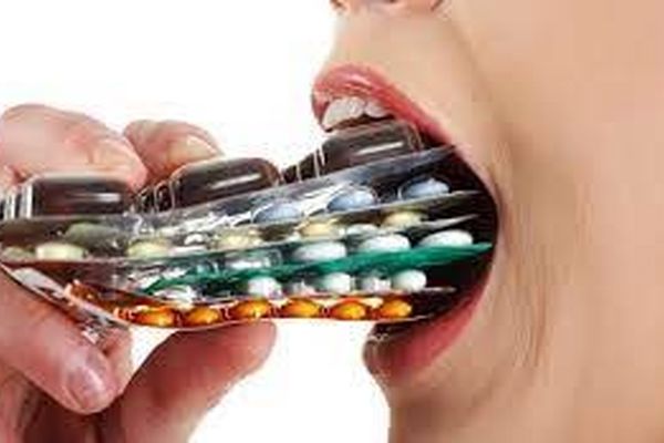 مردم از مصرف خودسرانه هر گونه دارو در درمان بیماری کرونا خودداری کنند